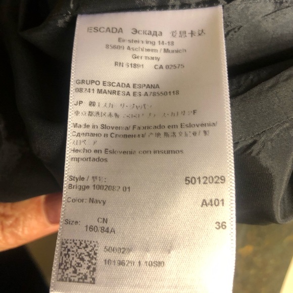 Beautiful Navy Escada suit set - Picture 8 of 8